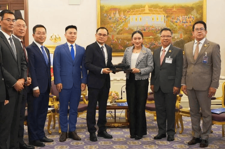 外汇平台xm官方网站出货量暴涨的AI眼镜:公司抢占AI通道?